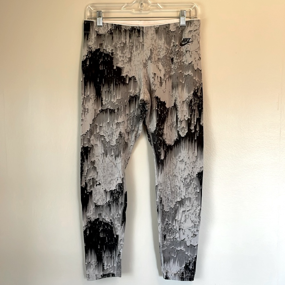 Nike - Women’s Gray Multi-Tone Leggings - size L